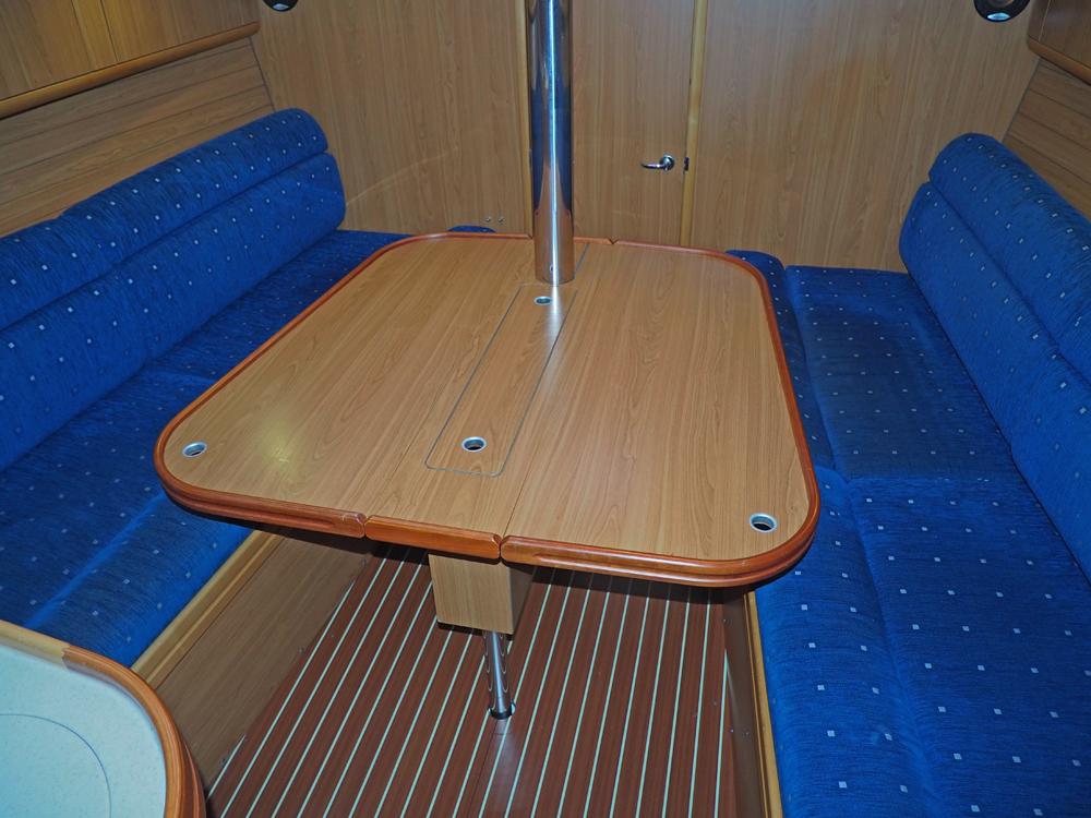 Saloon, Accommodation